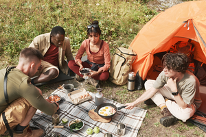 Cookware That Makes Outdoor Meals Easy